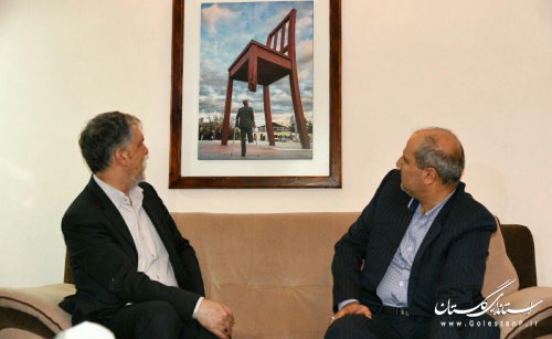 دیدار وزیر فرهنگ و ارشاد اسلامی و استاندار با یک هنرمند جانباز و یک پژوهشگر گلستانی