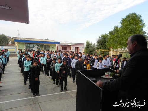 فرماندار مینودشت بر مقابله هوشمندانه با خطراتی که کشور را تهدید می کند تأکید کرد 