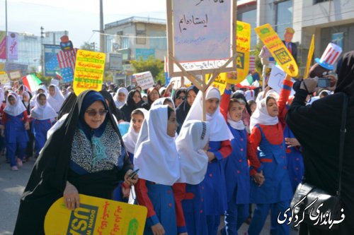 راهپیمایی دشمن شکن اقشار مختلف مردم در شهر کردکوی برگزار شد