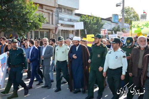 راهپیمایی دشمن شکن اقشار مختلف مردم در شهر کردکوی برگزار شد