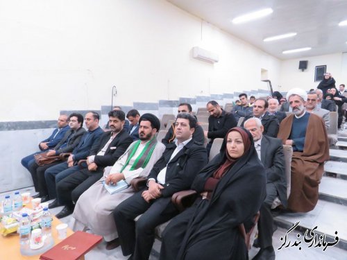 تکریم از خانواده های شهدا و ایثارگران وظیفه همه افراد جامعه است