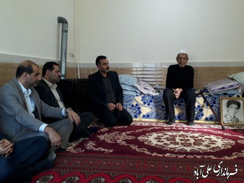 دیدارفرماندارعلی آباد کتول ازخانواده شهید ولی الله نظرخانی