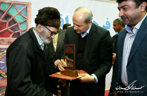 مردم با حفظ وحدت به دستاوردهای 40 ساله انقلاب افتخار کنند