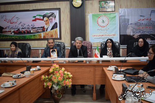 کارگاه آموزشی توانمندسازی زنان برای کارآفرینی از طریق ارتباطات و فناوری اطلاعات و خانواده و فضای مجازی در شهرستان ترکمن