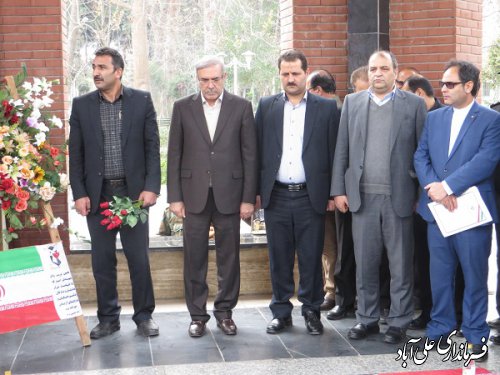 حضور فرماندار و نماینده وِیژه رئیس جمهور در گلزار شهدای گمنام