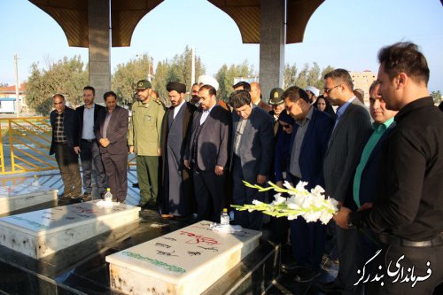 معاون رییس جمهوری به مقام شامخ شهدای بندرگز ادای احترام کرد