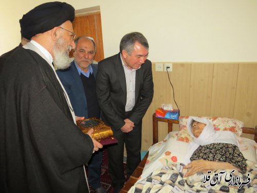 نماینده ولی فقیه در استان با خانواده شهید"احمد اسماعیلی"شهر آق قلا دیدار کرد
