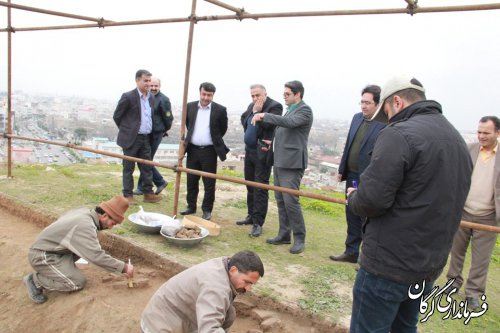 بازدید فرماندار شهرستان گرگان از تپه های تاریخی قلعه خندان و تورنگ تپه