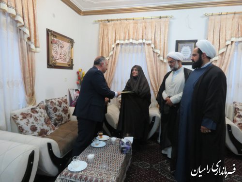 دیدار فرماندار رامیان از خانواره معظم شهدا  به مناسبت میلاد حضرت فاطمه (س) و روز مادر