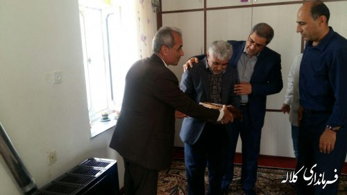 دیدار فرماندار کلاله و مدیر کل بنیاد شهید استان با جانباز ۷۰ درصد