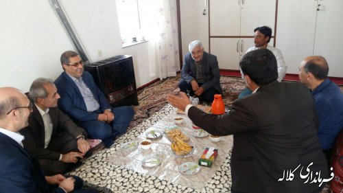 دیدار فرماندار کلاله و مدیر کل بنیاد شهید استان با جانباز ۷۰ درصد