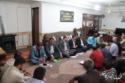جلسه پیگیری مشکلات روستای گلندفخرآباد و تاریکی در محل روستا برگزار شد