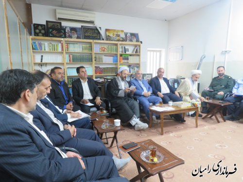 میز خدمت با حضور مسئولین در محل دفتر امام جمعه شهر دلند برگزار گردید