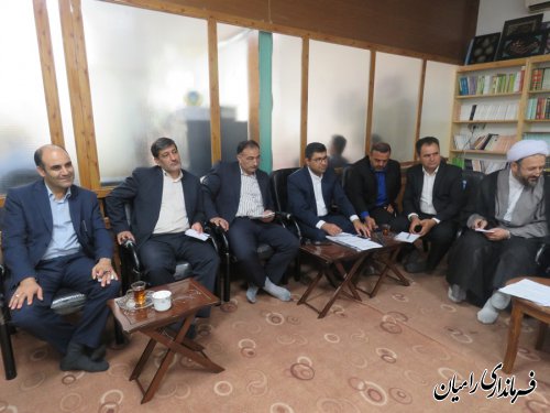 میز خدمت با حضور مسئولین در محل دفتر امام جمعه شهر دلند برگزار گردید
