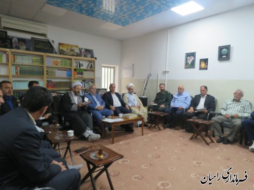 میز خدمت با حضور مسئولین در محل دفتر امام جمعه شهر دلند برگزار گردید