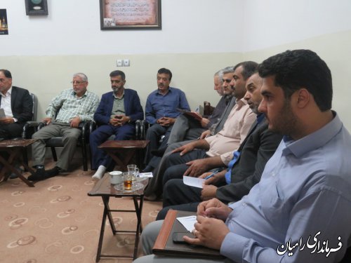 میز خدمت با حضور مسئولین در محل دفتر امام جمعه شهر دلند برگزار گردید