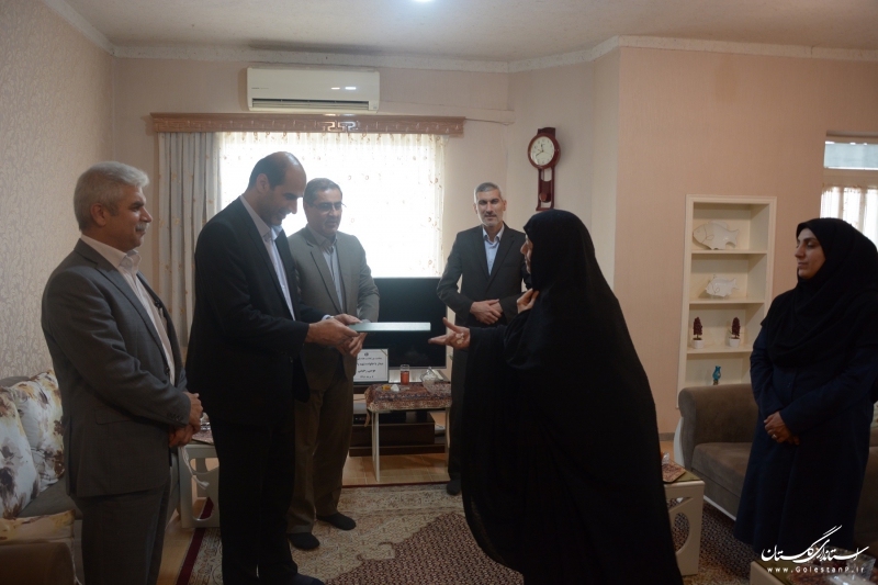 دیدار و تکریم مدیرکل آموزش فنی و حرفه ای گلستان از خانواده شهید رحیمی