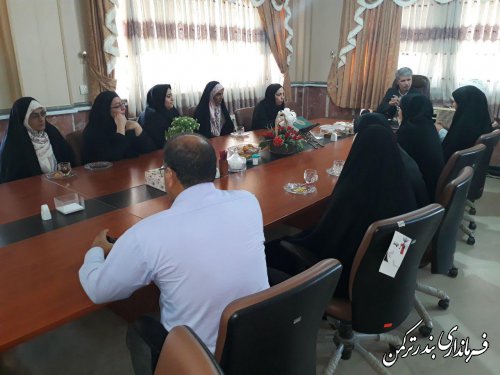 دیدار بانوان طرح هسته های فرهنگی جوان با فرماندار شهرستان ترکمن