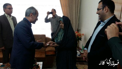 دیدار فرماندار شهرستان کلاله با خانواده معظم شهداء
