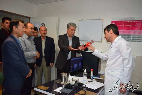 بازدید فرماندار از بیمارستان امام خمینی(ره) بندرترکمن و عیادت از بیماران بستری