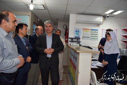 بازدید فرماندار از بیمارستان امام خمینی(ره) بندرترکمن و عیادت از بیماران بستری