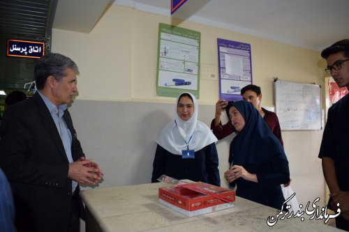 بازدید فرماندار از بیمارستان امام خمینی(ره) بندرترکمن و عیادت از بیماران بستری