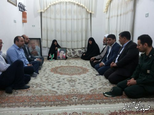 دیدار و دلجویی معاون سیاسی و امنیتی فرماندار از 2 خانواده شهید در آزادشهر
