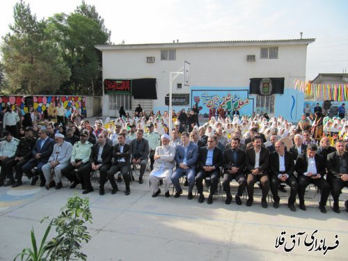 مراسم متمرکز زنگ بازگشایی مدارس استان در دبستان تربیت شهر آق قلا برگزار شد