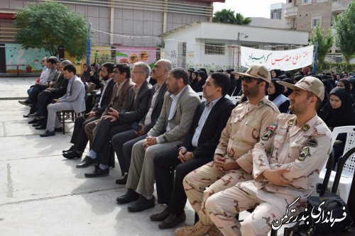 مراسم متمرکز  بازگشایی مدارس و هفته دفاع مقدس در شهرستان ترکمن برگزار شد