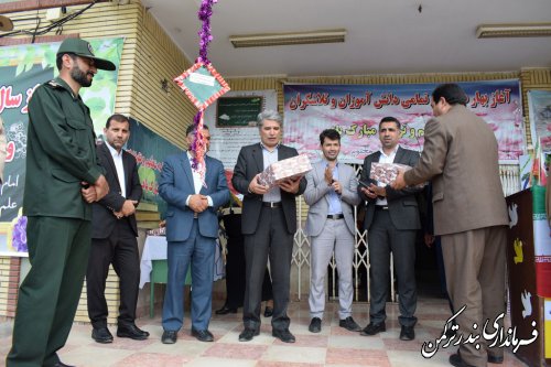 مراسم متمرکز  بازگشایی مدارس و هفته دفاع مقدس در شهرستان ترکمن برگزار شد