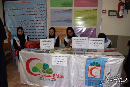 مراسم متمرکز  بازگشایی مدارس و هفته دفاع مقدس در شهرستان ترکمن برگزار شد