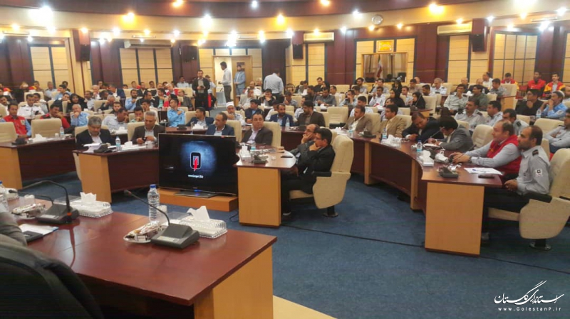 اهداء کارت آتش‌نشان افتخاری به استاندار گلستان
