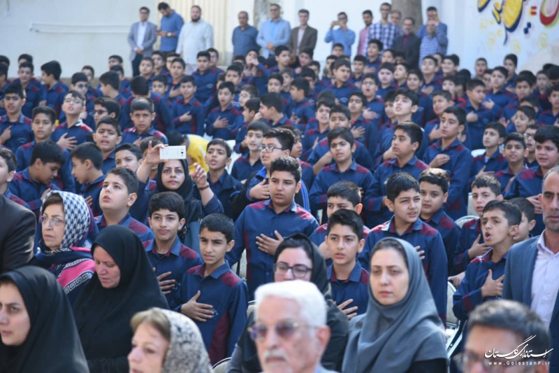 راه توسعه کشور از مدارس می گذرد/ آموزش کار گروهی در اولویت معلمان باشد