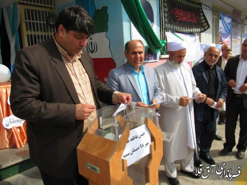 جشن عاطفه ها در دبستان سمیه شهر آق قلا برگزار شد