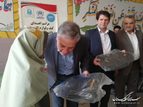 مراسم اهداء کیف و لوازم التحریر در مدرسه مهربانی گرگان برگزار شد