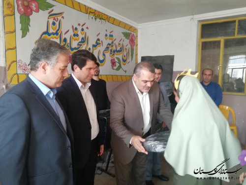مراسم اهداء کیف و لوازم التحریر در مدرسه مهربانی گرگان برگزار شد