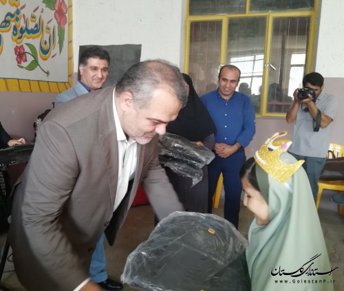 مراسم اهداء کیف و لوازم التحریر در مدرسه مهربانی گرگان برگزار شد