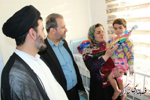مسوولان از کودکان بستری در بیمارستان شهدای بندرگز عیادت کردند