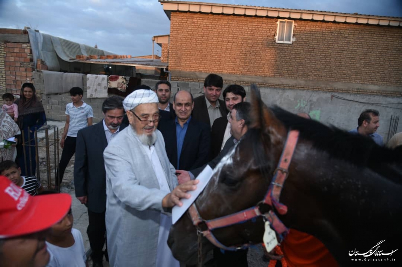 اهدا اسب توسط فدراسیون سوارکاری به خانواده شهیدان حبیب لی