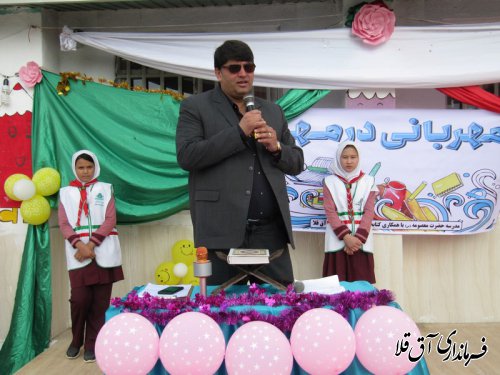 طرح "مهربانی در مهر" در مدرسه حضرت معصومه(س)شهر سیل زده آق قلا اجرا شد