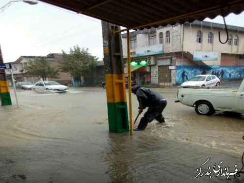 بارش شدید باران و آبگرفتگی معابر در بندرگز