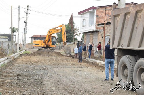 بازدید فرماندار شهرستان ترکمن از روند اجرای طرح هادی روستای خواجه لر