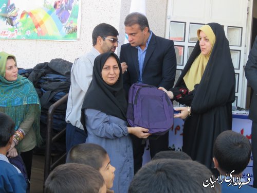 مراسم اهدای لوازم التحریر به دانش آموزان کم بضاعت شهرستان رامیان