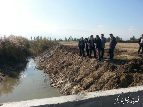 بازدید فرماندار بندرگز از روند اجرای عملیات زهکشی اراضی ساحلی