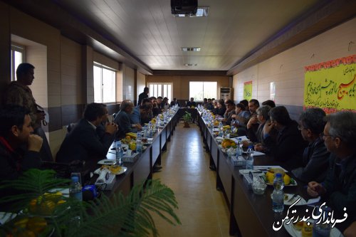 برپایی میزخدمت در شهرک صنعتی پنج پیکر شهرستان بندرترکمن