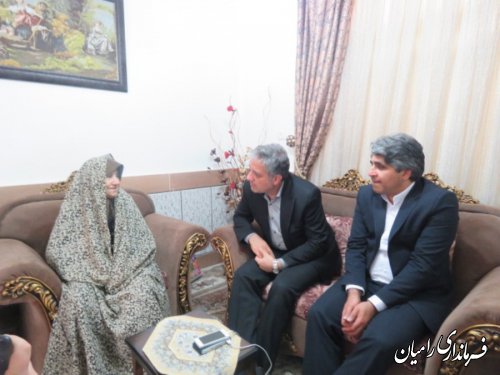 دیدار معاون سیاسی، امنیتی و اجتماعی استاندار و سرپرست فرمانداری رامیان از خانواده شهید