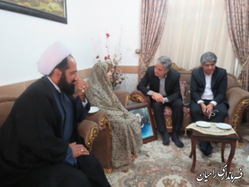 دیدار معاون سیاسی، امنیتی و اجتماعی استاندار و سرپرست فرمانداری رامیان از خانواده شهید