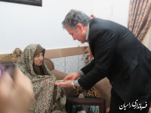 دیدار معاون سیاسی، امنیتی و اجتماعی استاندار و سرپرست فرمانداری رامیان از خانواده شهید
