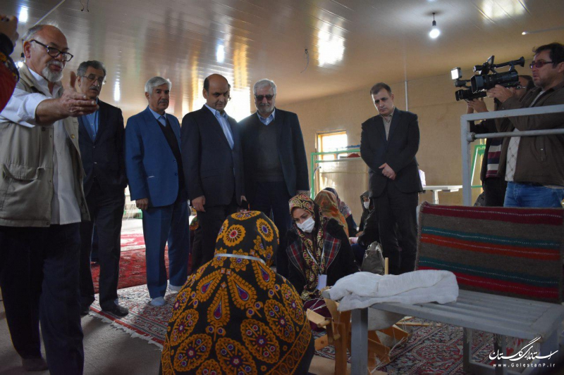 بازدید استاندار گلستان و رییس اتاق بازرگانی تهران از همایش هنرمندان صنایع دستی در گمیشان