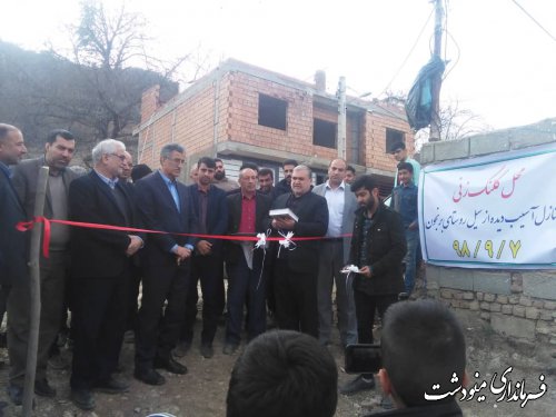 گلنگ‌زنی احداث خانه های آسیب‌دیده از رانش در روستای برنجون
